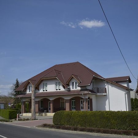 Fonix Apartmanhaz Nagypáli Exterior foto